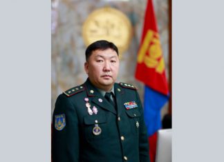 ЯАМНЫ ТӨРИЙН НАРИЙН БИЧГИЙН ДАРГААР ХУРАНДАА Д.ГАНХУЯГИЙГ ЖИНХЭЛЛЭЭ
