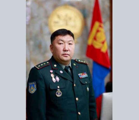 ЯАМНЫ ТӨРИЙН НАРИЙН БИЧГИЙН ДАРГААР ХУРАНДАА Д.ГАНХУЯГИЙГ ЖИНХЭЛЛЭЭ