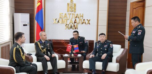 БНТУ-ын Батлан хамгаалахын атташе хурандаа Тамир Акканыг “Олон улсын цэргийн хамтын ажиллагааны төлөө” тэмдгээр шагналаа