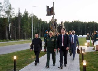 БАТЛАН ХАМГААЛАХЫН САЙД Г.САЙХАНБАЯР ОРОСЫН ХОЛБООНЫ УЛСАД АЖЛЫН АЙЛЧЛАЛ ХИЙЖ БАЙНА