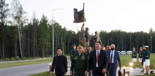 БАТЛАН ХАМГААЛАХЫН САЙД Г.САЙХАНБАЯР ОРОСЫН ХОЛБООНЫ УЛСАД АЖЛЫН АЙЛЧЛАЛ ХИЙЖ БАЙНА