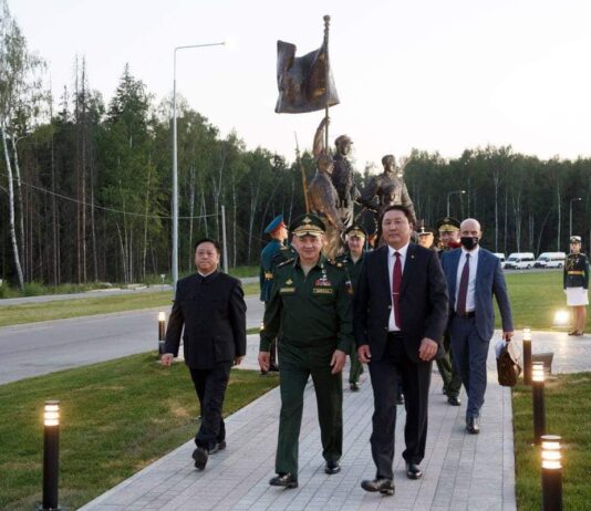 БАТЛАН ХАМГААЛАХЫН САЙД Г.САЙХАНБАЯР ОРОСЫН ХОЛБООНЫ УЛСАД АЖЛЫН АЙЛЧЛАЛ ХИЙЖ БАЙНА