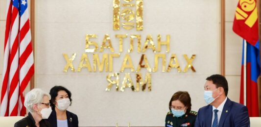 БАТЛАН ХАМГААЛАХЫН САЙД Г.САЙХАНБАЯР АМЕРИКИЙН НЭГДСЭН УЛСЫН ТӨРИЙН НАРИЙН БИЧГИЙН ДАРГЫН ОРЛОГЧ ХАТАГТАЙ УЭНДИ ШЕРМАНЫГ ХҮЛЭЭН АВЧ УУЛЗАВ