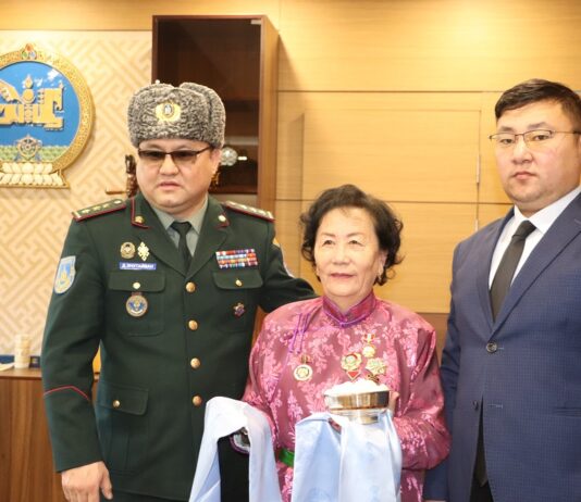 “БӨРТЭ”-ИЙН ХАМТ ОЛОН УДААХ ГАВЬЯАТАА ХҮЛЭЭН АВЧ ХҮНДЭТГЭЛ ҮЗҮҮЛЭВ