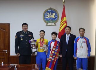 АМЖИЛТ ГАРГАСАН ТАМИРЧДЫГ ХҮЛЭЭН АВЧ ХҮНДЭТГЭЛ ҮЗҮҮЛЛЭЭ