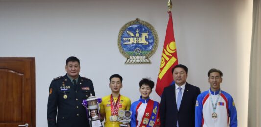 АМЖИЛТ ГАРГАСАН ТАМИРЧДЫГ ХҮЛЭЭН АВЧ ХҮНДЭТГЭЛ ҮЗҮҮЛЛЭЭ