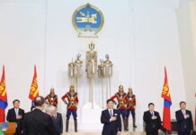 ЕРӨНХИЙЛӨГЧ У.ХҮРЭЛСҮХ ЗАРЛИГ ГАРГАН САЛБАР БҮРТЭЭ ҮР БҮТЭЭЛТЭЙ АЖИЛЛАЖ БАЙГАА ХҮМҮҮСТ ТӨРИЙН ДЭЭД ШАГНАЛ, ОДОН, МЕДАЛЬ ГАРДУУЛЛАА.