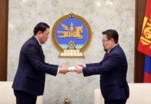 Хуулийн төслүүдийг өргөн барилаа