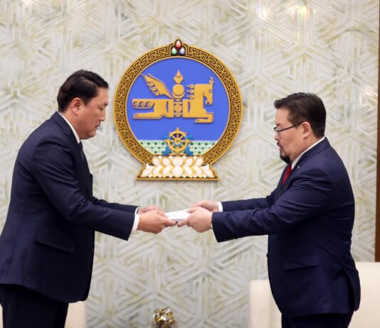 Хуулийн төслүүдийг өргөн барилаа