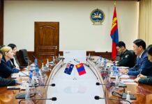 ЭЛЧИН САЙД ХАТАГТАЙ КЭЙТИ СМИТИЙГ ХҮЛЭЭН АВЧ УУЛЗАВ