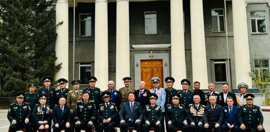 СОЁЛ ХҮМҮҮЖЛИЙН АХМАД АЖИЛТНУУДЫГ ХҮЛЭЭН АВЧ УУЛЗАВ