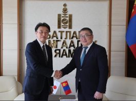 БАТЛАН ХАМГААЛАХЫН ДЭД САЙД Б.БАЯРМАГНАЙ ЯПОН УЛСЫН БАТЛАН ХАМГААЛАХ ЯАМНЫ ТӨЛӨӨЛӨГЧДИЙГ ХҮЛЭЭН АВЧ УУЛЗАВ
