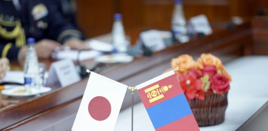 ЯПОН УЛСЫН ӨӨРИЙГӨӨ ХАМГААЛАХ ХҮЧНИЙ НЭГДСЭН ШТАБЫН ДАРГА 11 ЖИЛИЙН ДАРАА МОНГОЛ УЛСАД АЛБАН ЁСНЫ АЙЛЧЛАЛ ХИЙЖ БАЙНА