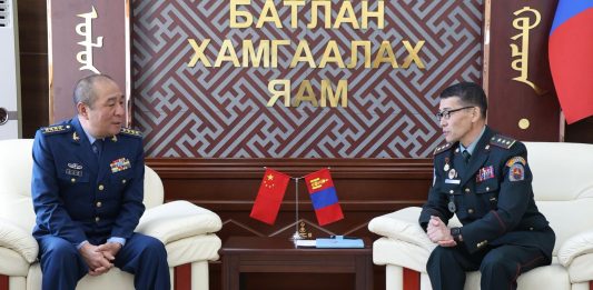 ХАМТЫН АЖИЛЛАГААНЫ АСУУДЛААР САНАЛ СОЛИЛЦЛОО