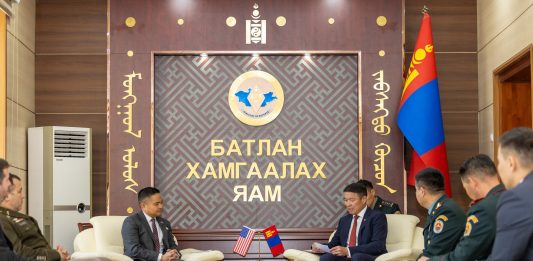 АНУ-ААС МОНГОЛД СУУГАА ЭЛЧИН САЙДЫГ БАТЛАН ХАМГААЛАХЫН САЙД Д.БАТЛУТ ХҮЛЭЭН АВЧ УУЛЗЛАА