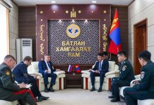 ОХУ-ААС МОНГОЛ УЛСАД СУУГАА ЭЛЧИН САЙДЫГ БАТЛАН ХАМГААЛАХЫН САЙД Д.БАТЛУТ ХҮЛЭЭН АВЧ УУЛЗАВ