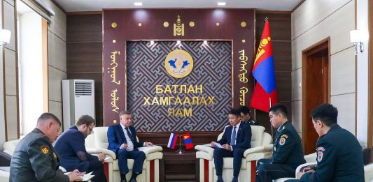 ОХУ-ААС МОНГОЛ УЛСАД СУУГАА ЭЛЧИН САЙДЫГ БАТЛАН ХАМГААЛАХЫН САЙД Д.БАТЛУТ ХҮЛЭЭН АВЧ УУЛЗАВ