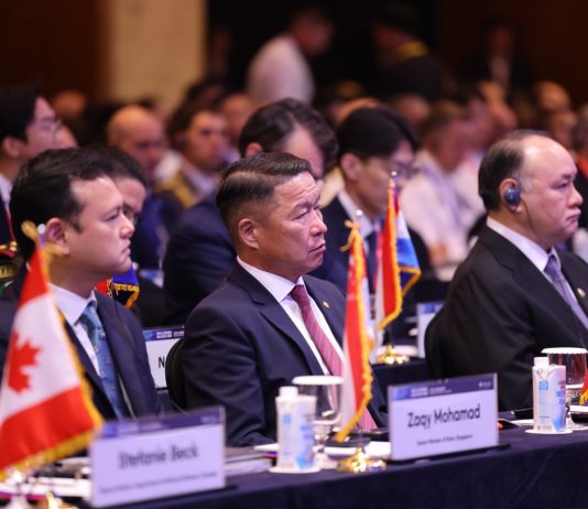 ДЭЛХИЙН 68 ОРНЫ ТӨЛӨӨЛӨГЧИД ЧУУЛЖ, КИБЕР АЮУЛГҮЙ БАЙДАЛ ЗЭВСГИЙН ХЯНАЛТ, ТЕРРОРИЗМ ЗЭРЭГ АЮУЛГҮЙ БАЙДЛЫН ШИНЭ СОРИЛТУУДЫН ТАЛААР ХЭЛЭЛЦЭЖ БАЙНА