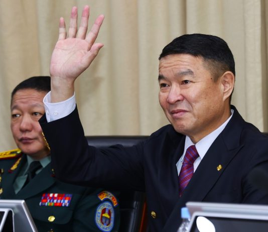 ЦЭНХЭР ДУУЛГАТАН ДАЙЧДАДАА МЭНДЧИЛГЭЭ ДЭВШҮҮЛЖ, АМЖИЛТ ХҮСЭВ