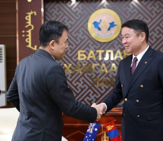 БАТЛАН ХАМГААЛАХЫН САЙД Д.БАТЛУТ АВСТРАЛИЙН ХОЛБООНЫ УЛСЫН ЭЛЧИН САЙДЫГ ХҮЛЭЭН АВЧ УУЛЗЛАА