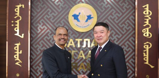 ЭНЭТХЭГ УЛСЫН ЭЛЧИН САЙДЫГ ХҮЛЭЭН АВЧ УУЛЗЛАА