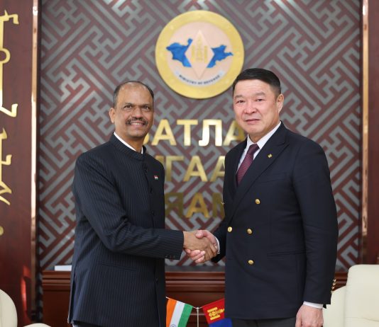 ЭНЭТХЭГ УЛСЫН ЭЛЧИН САЙДЫГ ХҮЛЭЭН АВЧ УУЛЗЛАА