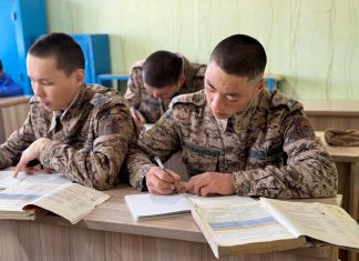 ЗЭВСЭГТ ХҮЧНИЙ 186-Р АНГИЙН ХУГАЦААТ ЦЭРГИЙН АЛБА ХААГЧИД ЗУРГААН МЭРГЭЖЛЭЭР СУРАЛЦАЖ БАЙНА