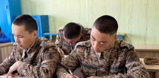 ЗЭВСЭГТ ХҮЧНИЙ 186-Р АНГИЙН ХУГАЦААТ ЦЭРГИЙН АЛБА ХААГЧИД ЗУРГААН МЭРГЭЖЛЭЭР СУРАЛЦАЖ БАЙНА