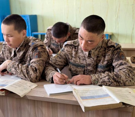 ЗЭВСЭГТ ХҮЧНИЙ 186-Р АНГИЙН ХУГАЦААТ ЦЭРГИЙН АЛБА ХААГЧИД ЗУРГААН МЭРГЭЖЛЭЭР СУРАЛЦАЖ БАЙНА