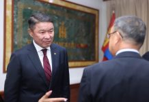 БНСУ-ЫН СӨҮЛ ХОТЫН АХМАД ДАЙЧДЫН ХОЛБООНЫ ТӨЛӨӨЛӨГЧИД МОНГОЛ УЛСАД УУЛЗАЛТ ХИЙЖ БАЙНА