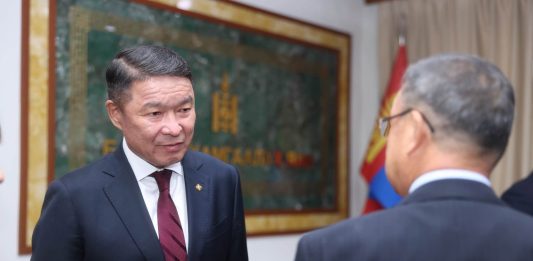БНСУ-ЫН СӨҮЛ ХОТЫН АХМАД ДАЙЧДЫН ХОЛБООНЫ ТӨЛӨӨЛӨГЧИД МОНГОЛ УЛСАД УУЛЗАЛТ ХИЙЖ БАЙНА