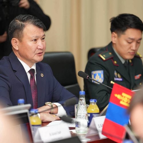 БАТЛАН ХАМГААЛАХЫН ДЭД САЙД Д.БААСАНДАМБА ОХУ-ЫН БАТЛАН ХАМГААЛАХЫН ОРЛОГЧ САЙД В.С.ОСЬМАКОВТАЙ УУЛЗЛАА
