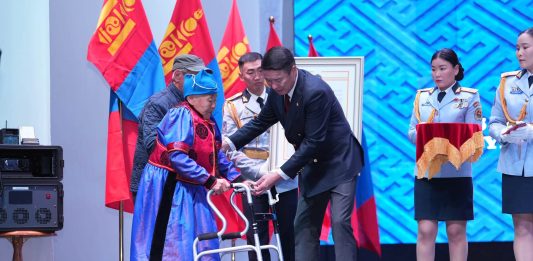 ДОРНОД АЙМГИЙН АХМАД ДАЙЧДЫН ГЭР БҮЛ, ҮР ХҮҮХДЭД ЕРӨНХИЙЛӨГЧИЙН ИЛГЭЭЛТИЙГ ХҮРГЭЛЭЭ